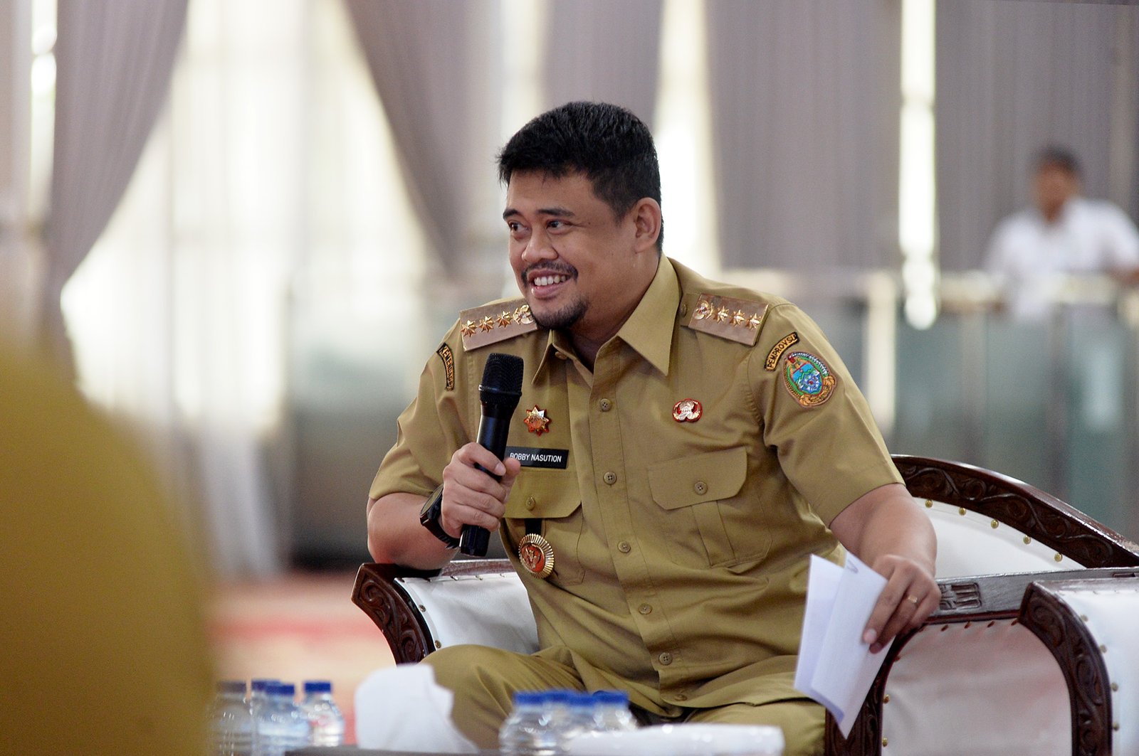 Gubernur Sumatera Utara (Sumut) Bobby Nasution melepas keberangkatan Kontingen Provinsi Sumut pada Pesta Paduan Suara Gerejawi (Pesparawi) Nasional XIV di Aula Tengku Rizal Nurdin Jalan Sudirman Kota Medan, baru-baru ini.