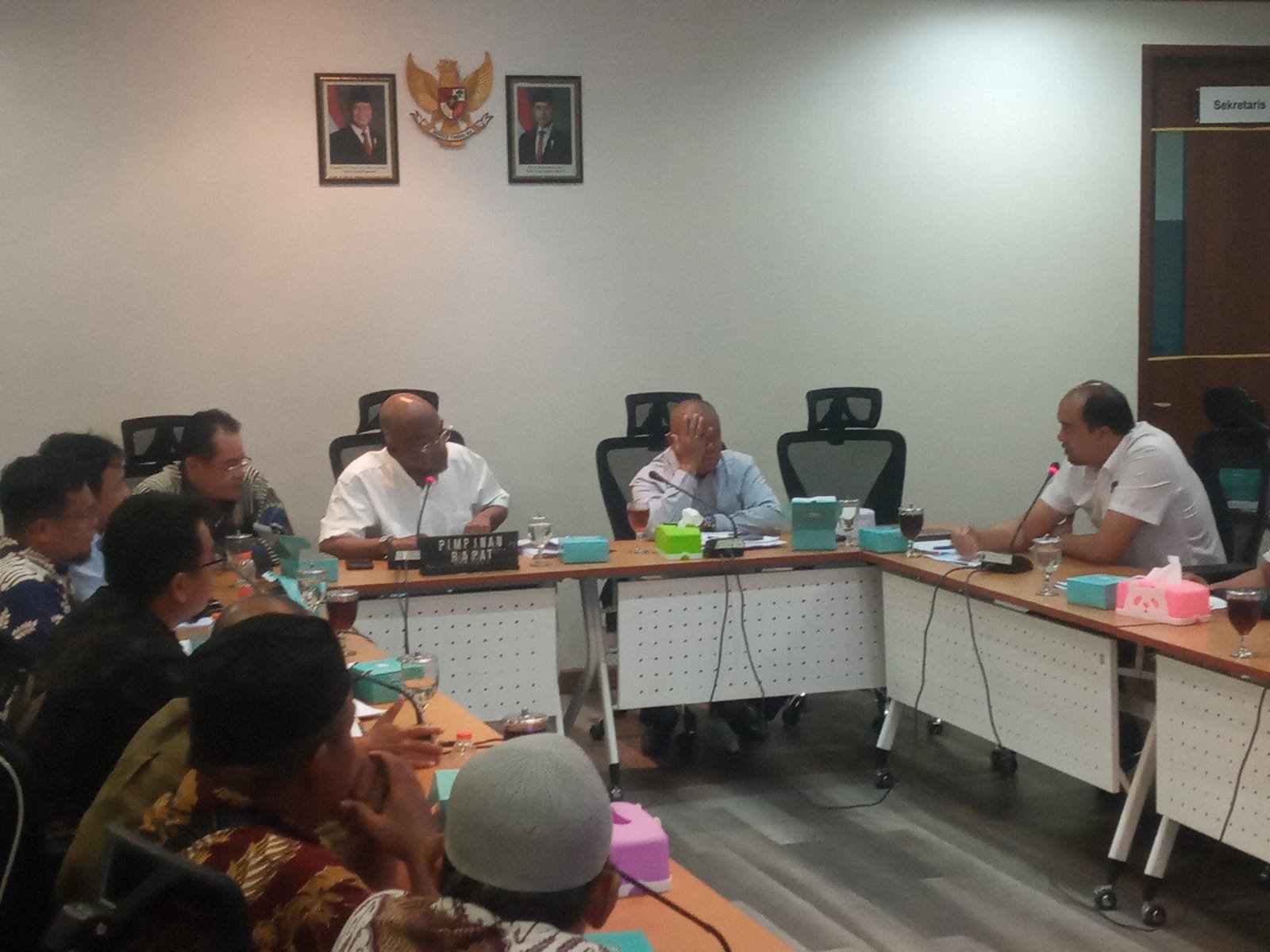 Komisi C, DPRD Sumut menggelar rapat dengar pendapat dengan Dirut Perumda Tirtanadi Ardian Surbakti dan para pensiunan pegawai Perumda Tirtanadi.