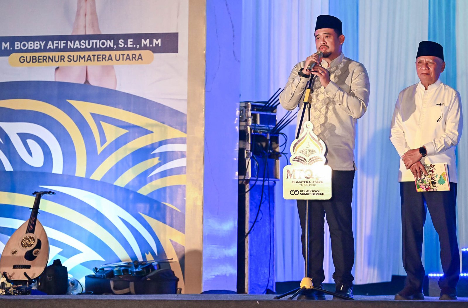 Gubernur Sumut Bobby Nasution bersama Wakil Gubernur Sumut Surya menghadiri Pembukaan Musabaqah Tilawatil Qur'an (MTQ) ke 40 tingkat Provinsi Sumatera Utara yang dibuka secara langsung oleh Wakil Menteri Agama Republik Indonesia Romo Muhammad Syafi'i di Lapangan Astaka, Jalan Williem Iskandar, Pancing, Kabupaten Deliserdang, Senin Malam (15/6/2026).