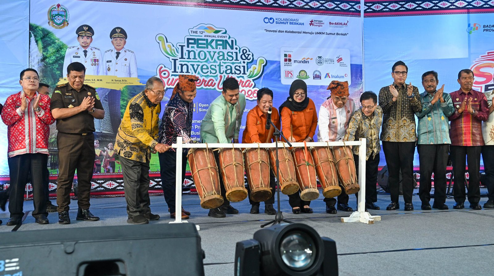 Gubernur Sumut, Bobby Nasution membuka Pekan Inovasi dan Investasi Sumatera Utara (PIISU) 2026 yang diselenggarakan di Panggung Terbuka Parapat, Kabupaten Simalungun, Kamis (11/6/2026).