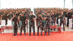 Pangdam I/BB saat memberikan arahan dan foto bersama dengan Danrem 023/KS beserta jajaran.