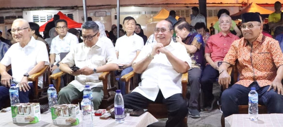 Bupati Simalungun (paling kanan) saat hadiri pembukaan Street Food Jilid 3 Kawasan Kuliner Kota Tua Gorontalo. *