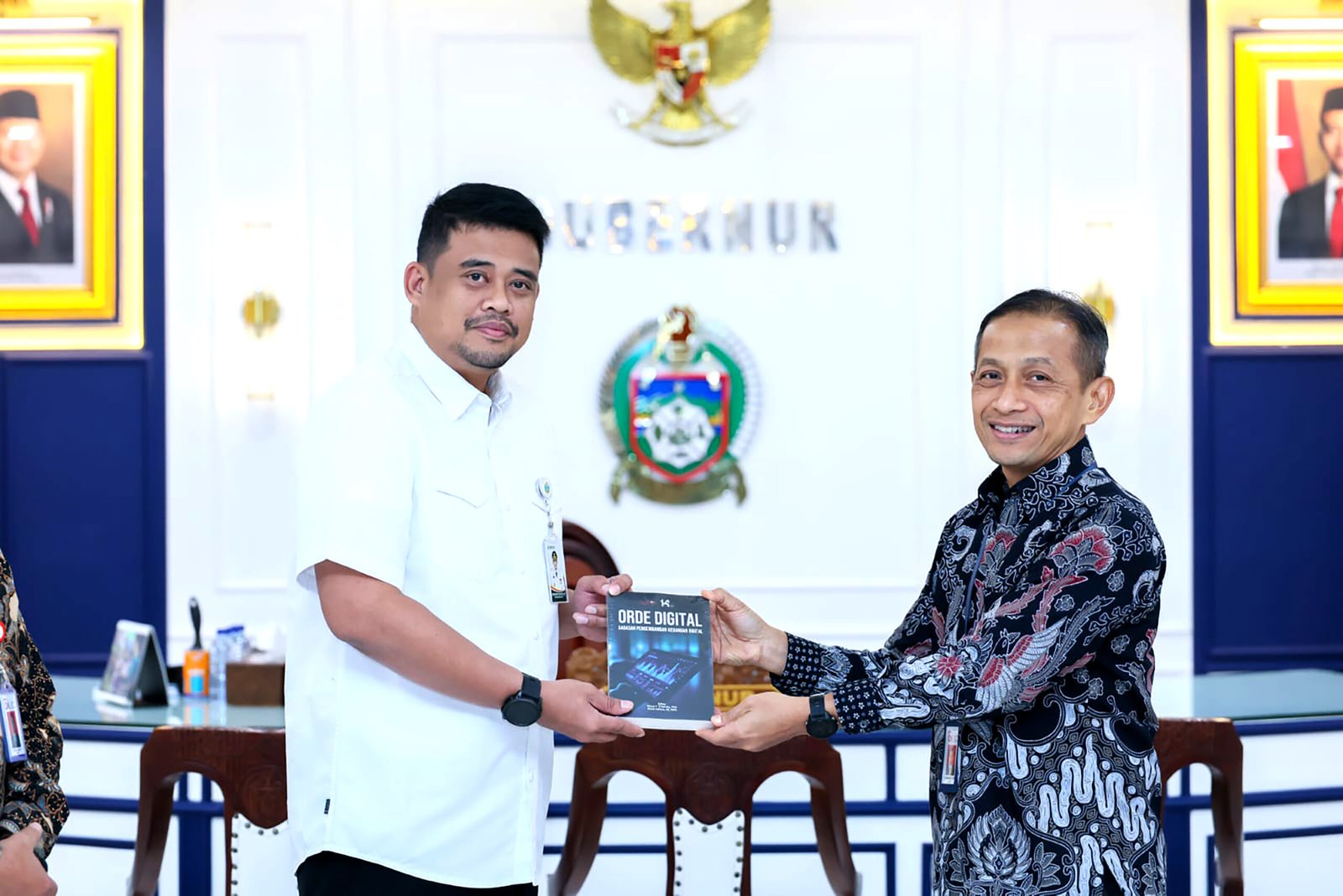 Gubernur Sumatera Utara (Sumut) Muhammad Bobby Afif Nasution menerima audiensi Kepala Otoritas Jasa Keuangan (OJK) Sumut Triyoga Laksito beserta jajaran di ruang kerja Gubernur Sumut, Jalan P. Diponegoro, Medan, Rabu (3/6/2026).