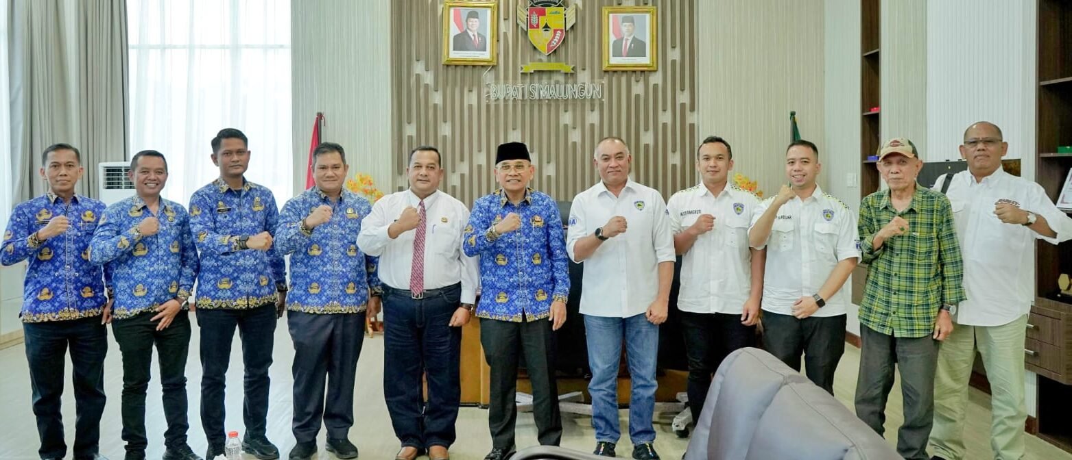 Pengurus IMI foto bersama usai pertemuan dengan Pemkab Simalungun.