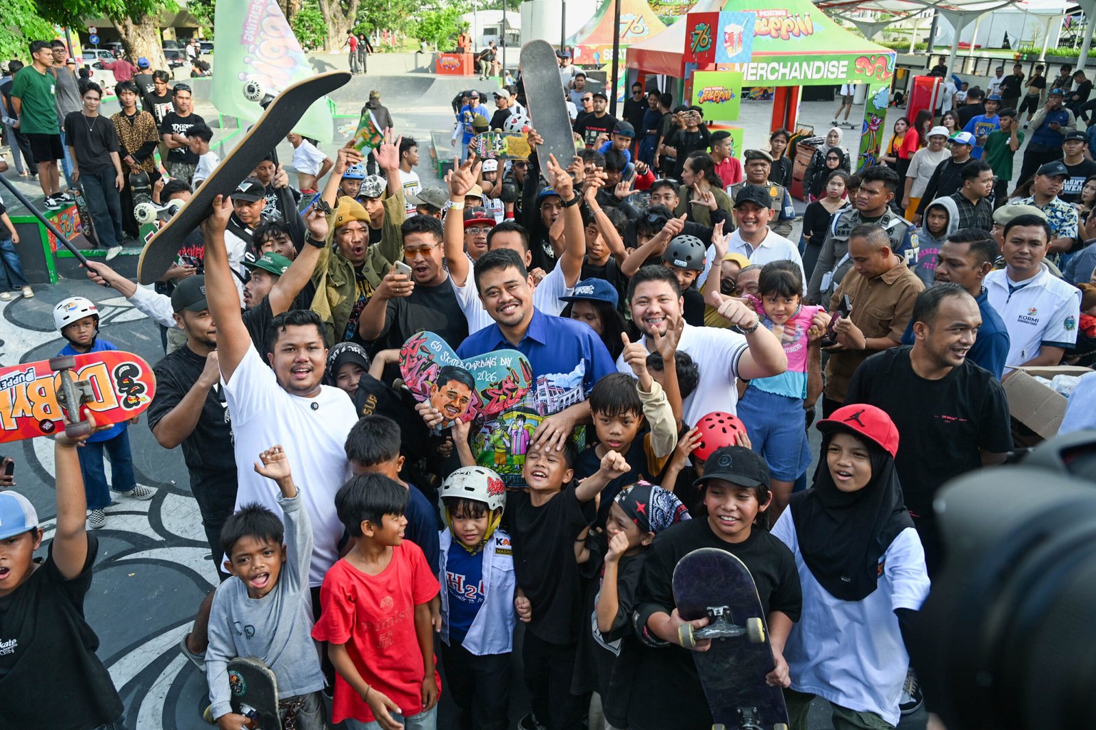 Gubernur Sumut, Bobby Nasution menghadiri Go Skateboarding Day 2026 yang diselenggarakan di Skate Plaza Lapangan Merdeka Medan, Minggu (21/6/2026)
