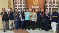 Plt Sekretaris DPRD Kota Medan, Erisda Hutasoit, menerima kunjungan silaturahmi jajaran Persatuan Wartawan Pemko Medan (PWPM) di ruang kerjanya pada Kamis (4/6/2026). Istimewa/Hastara.id
