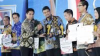 Bobby Nasution saat menerima Award
