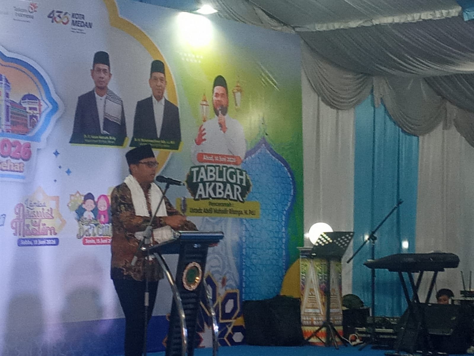 Wali Kota Medan Rico Tri Putra Bayu Waas saat memberikan kata sambutan di pembukaan Pekan Kuliner Khas ke V 2026, Halal, Aman & Sehat.