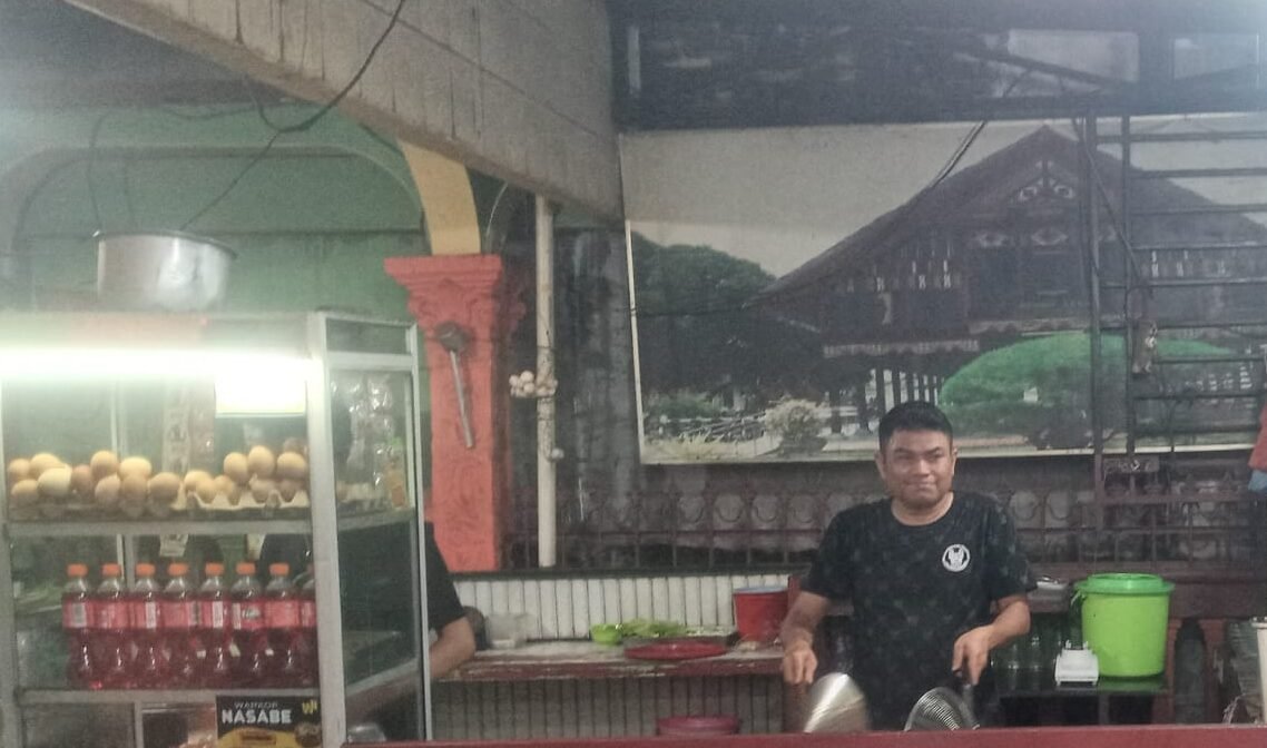 Pengelola Warkop Mie Aceh Nasabe Bang Zidan yang terkenal dengan sapaan akrab Bang Dan.