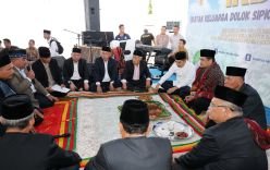 Gubernur Sumatera Utara Muhammad Bobby Afif Nasution saat bersilaturahmi bersama Ikatan Keluarga Sipiongot (IKDS) pada acara pengajian yang berlangsung di Jalan Menteng Indah, Medan Denai, Minggu (28/6/2026). 