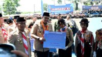 Bobby Tutup Gubernur Sumatera Utara (Sumut) Muhammad Bobby Afif Nasution di dampingi Penjabat Sekretaris Daerah Provinsi (Sekdaprov) Sumut Sulaiman Harahap beserta Seluruh OPD dan Forkopimda, menutup secara resmi Jambore Daerah XI di lapangan bumi perkemahan Sibolangit, Kabupaten Deliserdang, Minggu (12/7/2026)