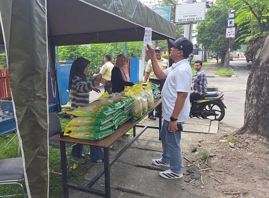 Bulog Sumut Kembali Jual Beras SPHP di Depan Gudang