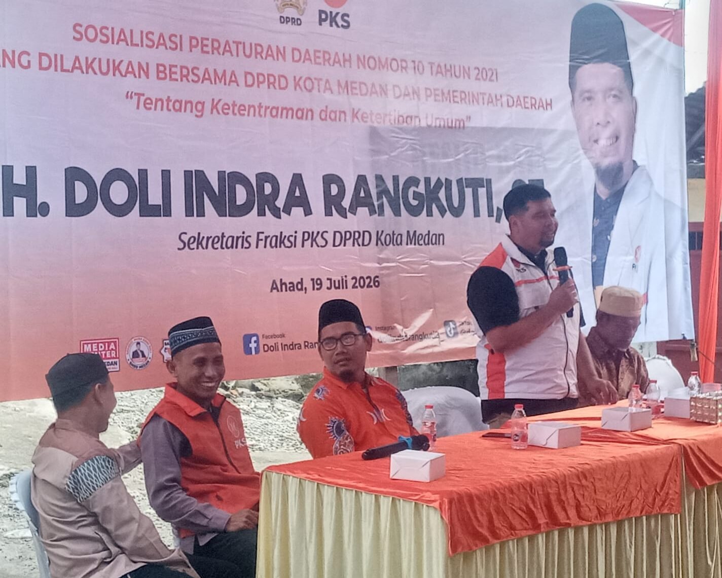 nggota DPRD Kota Medan dari Fraksi PKS H. Doli Indra Rangkuti, SE saat melaksanakan kegiatan sosperda Kota Medan No.10 tahun 2021 tentang ketentraman dan ketertiban umum di Kelurahan Tembun