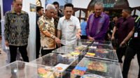 Wakil Gubernur Sumatera Utara (Sumut) Surya, didampingi Penjabat Sekretaris Daerah Provinsi (Sekdaprov) Sumut Sulaiman Harahap, membuka secara resmi, Pekan Raya Sumatera Utara (PRSU) ke-50 tahun 2026 yang digelar di pelataran PRSU jalan Gatot Subroto, Jum'at malam (3/7/2026)