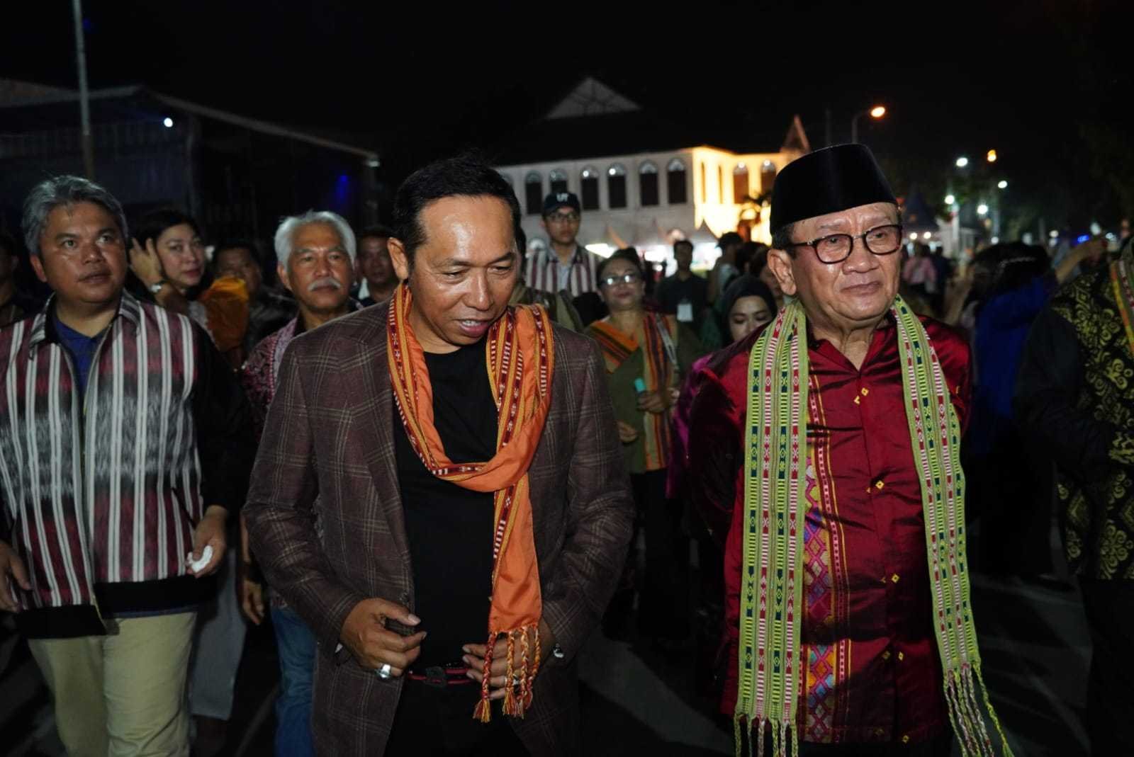 Pagelaran Budaya Taput bertajuk Beta tu Pulau Sibandang di PRSU berlangsung meriah,juga dihadiri mantan Bupati Taput Dr RE Nainggolan.*