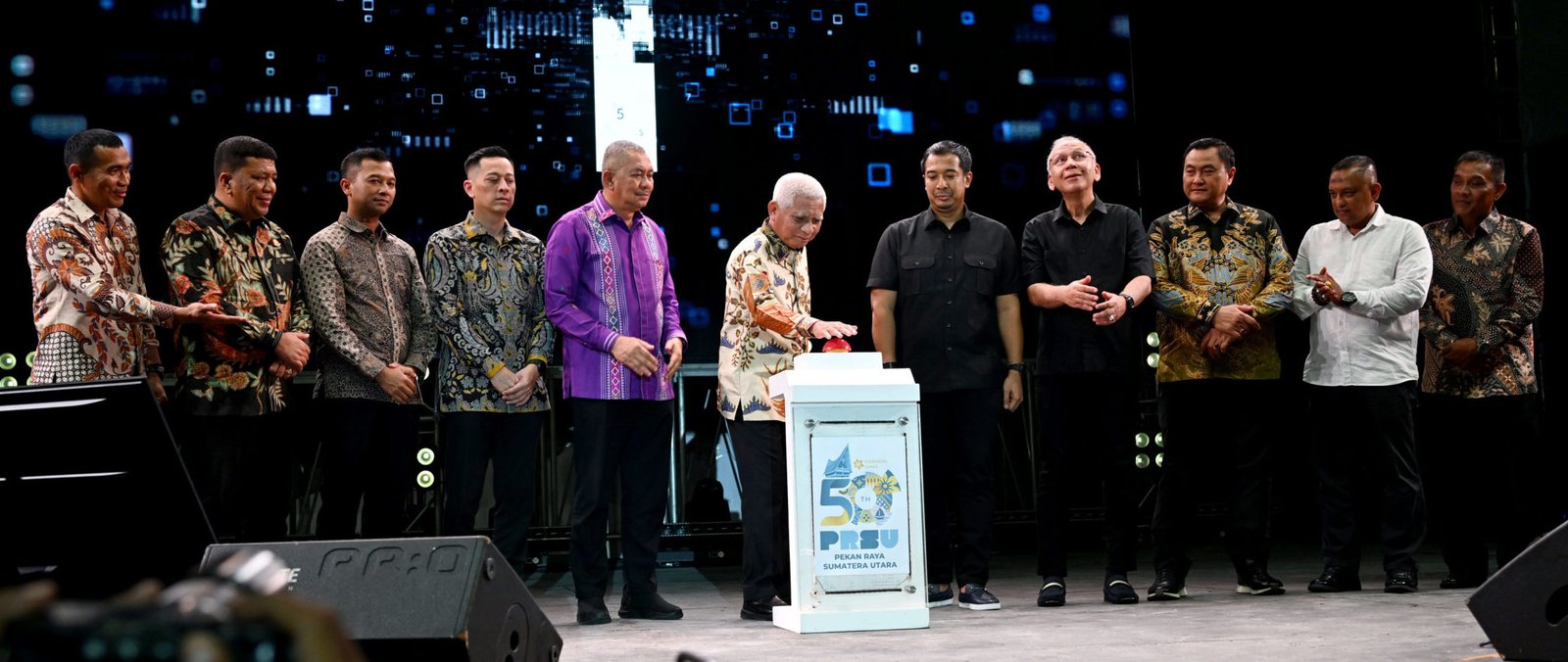 Wakil Gubernur Sumatera Utara (Sumut) Surya, didampingi Penjabat Sekretaris Daerah Provinsi (Sekdaprov) Sumut Sulaiman Harahap, membuka secara resmi, Pekan Raya Sumatera Utara (PRSU) ke-50 tahun 2026 yang digelar di pelataran PRSU jalan Gatot Subroto, Jum'at malam (3/7/2026)
