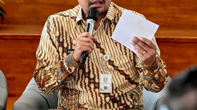 Gubernur Sumut Muhammad Bobby Afif Nasution menjawab pertanyaan wartawan usai menghadiri Pembukaan Musabaqah Tilawatil Qur'an (MTQ) ke-40 tingkat Provinsi Sumut di Lapangan Astaka, Jalan Williem Iskandar, Kabupaten Deliserdang, baru-baru ini. (Foto : Dinas Komunikasi dan Informatika Provinsi Sumut