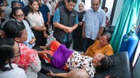 Gubernur Sumut Bobby Nasution bersama Ketua TP PKK Sumut Kahiyang Ayu mengunjungi Puskesmas Lagundri, Kabupaten Nias Selatan, Sabtu (18/7/2026). Gubernur Sumut juga mengunjungi pasien yang sedang ditangani di Bus Operasi Keliling Dinas Kesehatan Sumut.