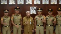 Wakil Gubernur Sumatera Utara (Sumut) Surya menerima kunjungan dan memberikan arahan pada Taruna Akademi Militer (Akmil), dari matra Akademi Angkatan Laut (AAL), dan Akademi Angkatan Darat (AAD) di Ruang Kerja Kantor Gubernur Sumut Jalan Diponegoro Kota Medan, Senin (20/7/2026).