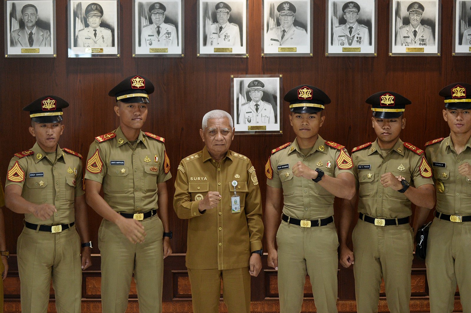 Wakil Gubernur Sumatera Utara (Sumut) Surya menerima kunjungan dan memberikan arahan pada Taruna Akademi Militer (Akmil), dari matra Akademi Angkatan Laut (AAL), dan Akademi Angkatan Darat (AAD) di Ruang Kerja Kantor Gubernur Sumut Jalan Diponegoro Kota Medan, Senin (20/7/2026).