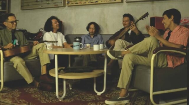 Setelah kolaborasi di “Fana”, Roni Budiman resmi bergabung dengan Aftersunset.