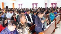 Bupati Taput JTP bersana nyonya menghadiri ibadah bersama di Pulo Sibandang Muara.