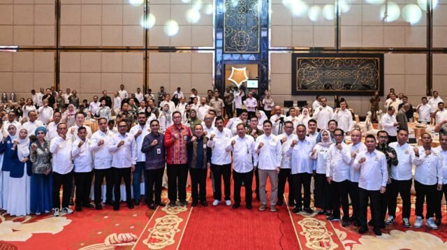Penjabat (PJ) Sekretaris Daerah Provinsi Sumatera Utara (Sumut) Timur Tumanggor di dampingi sejumlah OPD menghadiri Rapat Pimpinan Provinsi (RAPIMPROV) Kamar Dagang dan Industri (KADIN) Sumut di Ballroom Hotel Adimulia Medan, Kamis (24/9/2026)