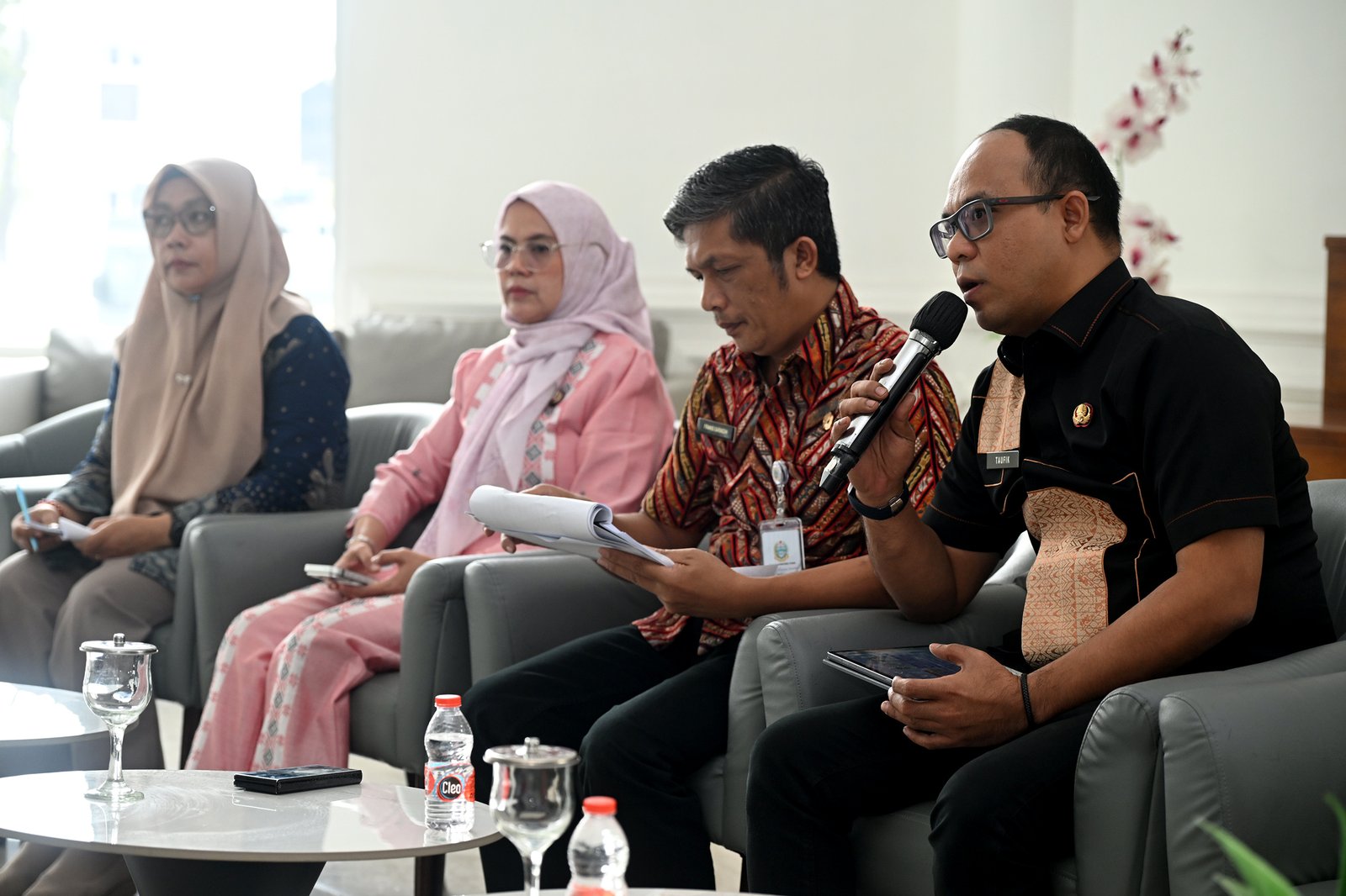 Pemerintah Provinsi Sumatera Utara (Sumut) melalui Plh Sekretaris Badan Keuangan dan Aset Daerah Sumut Frans Novendy Saragih melakukan Konferensi Pers terkait capaian realisasi pendapatan dan penerimaan APBD 2026. Kegiatan ini difasilitasi Dinas Kominfo Sumut berlangsung di Lobby Dekranasda Lantai 1 Kantor Gubernur Sumut Jalan Diponegoro 30 Kota Medan, Kamis (24/9/2026).