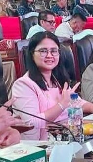 Anggota Fraksi PDI Pejuangan yakni Margaret MS