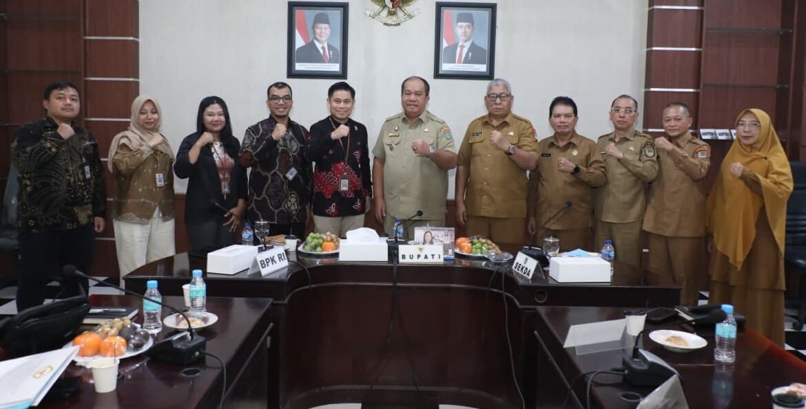 Bupati Asahan, foto bersama BPK RI Perwakilan Sumatera Utara